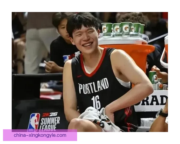 杨瀚森笑看全明星纯玩期待再来 杨瀚森笑看全明星纯玩期待再来